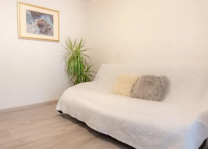 Laguna Ii מאקרסקה